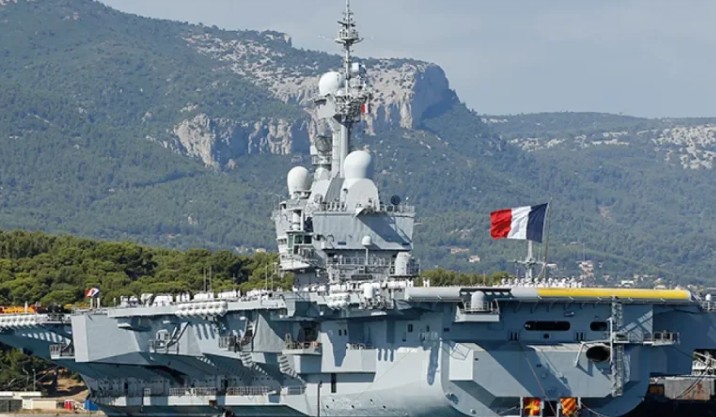  حاملة الطائرات الفرنسية "شارل ديغول" تتجه نحو شرق المتوسط 